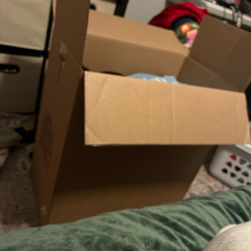 Cardboard Box - Picture 3 of 3